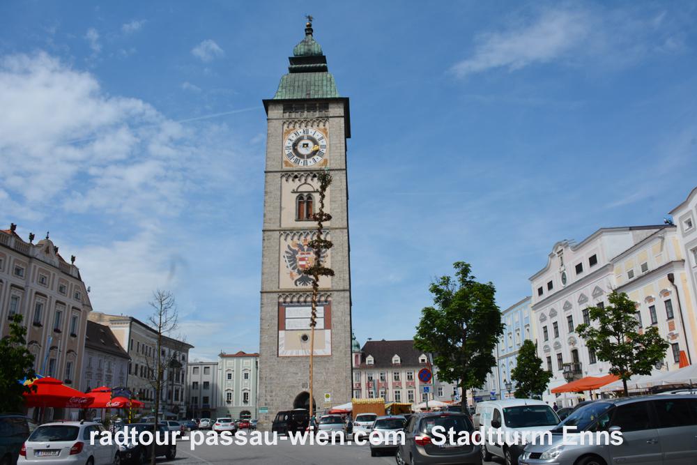 Passau-Vienna in bici - Torre della città Enns